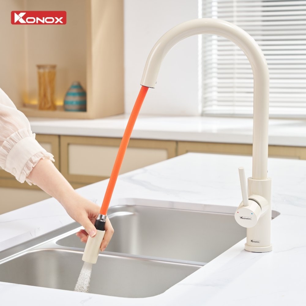 Dùng và giữ màu vòi rửa bát Konox Reno Smart Nude